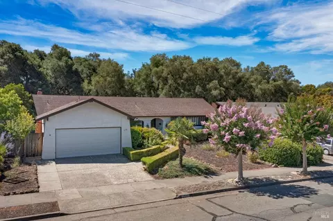 4736 Stonehedge Dr, Santa Rosa, CA 95405