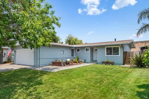 53 Arlington Dr, Petaluma, CA 94952