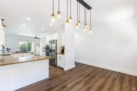8 Nicholas Ct, Napa, CA 94558 photo 5
