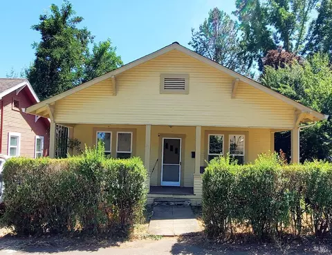51 Pine St, Willits, CA 95490