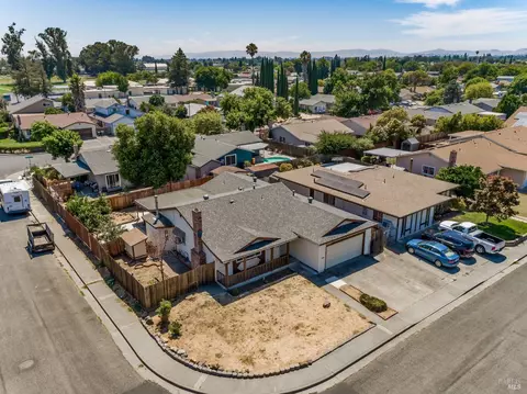 1091 Hawk Ln, Fairfield, CA 94533 photo 2