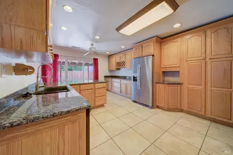 1091 Hawk Ln, Fairfield, CA 94533 photo 23