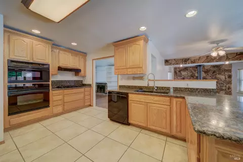 1091 Hawk Ln, Fairfield, CA 94533 photo 21
