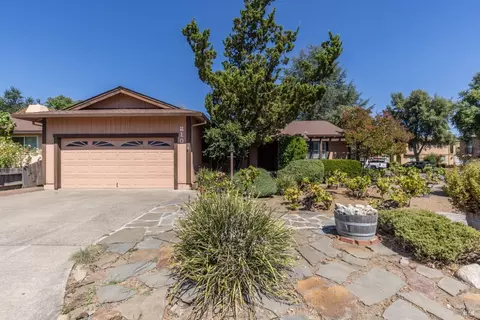 210 Healdsburg Ave, Cloverdale, CA 95425