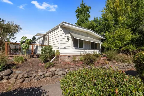 100 Sequoia Cir, Santa Rosa, CA 95401