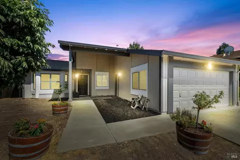 225 Park Ln, Vacaville, CA 95687