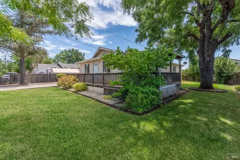 985 E Gobbi St, Ukiah, CA 95482 photo 2