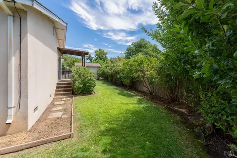 985 E Gobbi St, Ukiah, CA 95482 photo 21