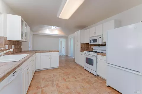 985 E Gobbi St, Ukiah, CA 95482 photo 8