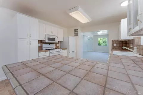 985 E Gobbi St, Ukiah, CA 95482 photo 10