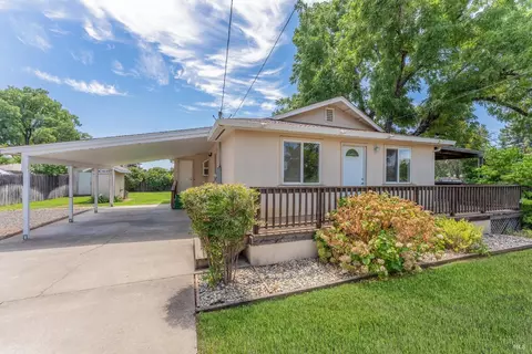 985 E Gobbi St, Ukiah, CA 95482