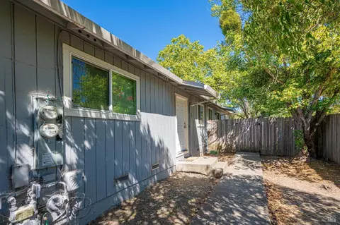 465 Inglewood Dr, Santa Rosa, CA 95407
