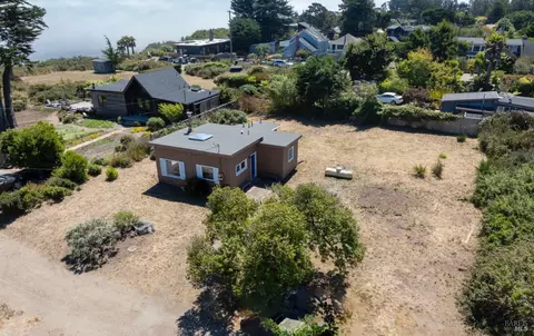 135 Dogwood Rd, Bolinas, CA 94924