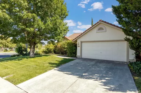 801 Wethersfield Dr, Vacaville, CA 95688 photo 3