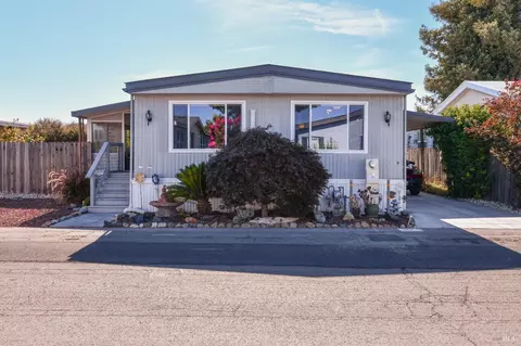 129 Leisure Park Cir, Santa Rosa, CA 95401