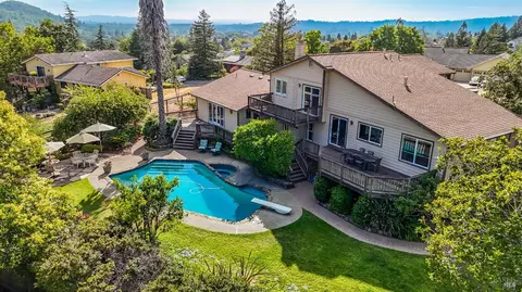638 Scotland Dr, Santa Rosa, CA 95409