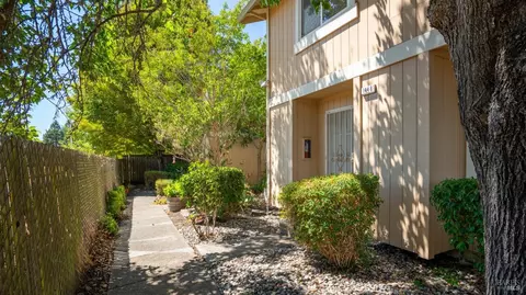 1448 Gold Way, Rohnert Park, CA 94928