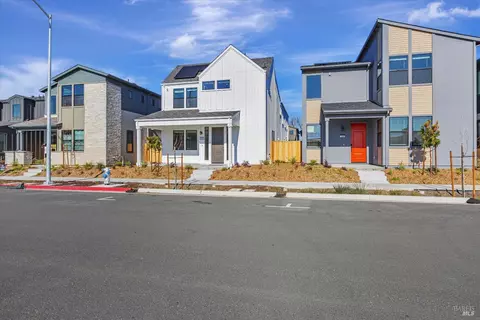 1240 Waldorf Ln, Rohnert Park, CA 94928