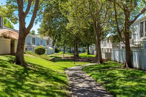 900 Southampton Rd #19, Benicia, CA 94510