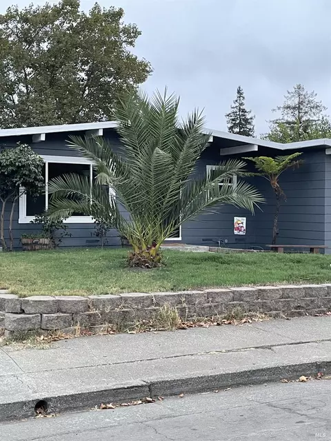 728 Southwood Dr, Santa Rosa, CA 95407