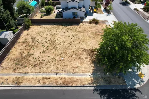 1411 Dogwood Dr, Santa Rosa, CA 95403