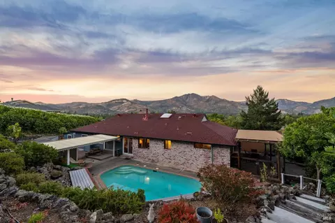 433 Oak Vista Dr, Santa Rosa, CA 95409