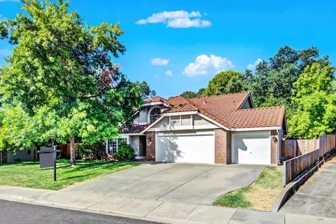 591 Rambleton Dr, Vacaville, CA 95688