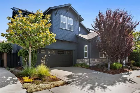 1731 Devin Dr, Petaluma, CA 94954
