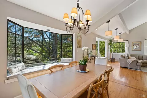 751 White Gates Ave, Healdsburg, CA 95448