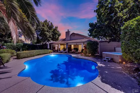 1525 Hannah Ct, Dixon, CA 95620
