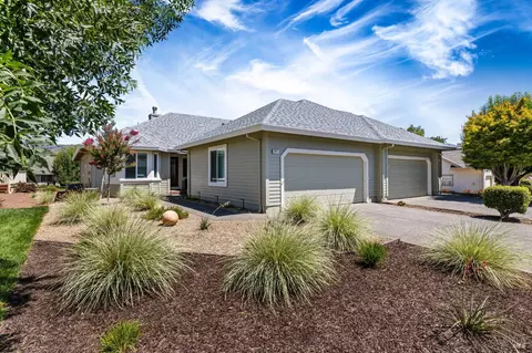 8021 Oakmont Dr, Santa Rosa, CA 95409
