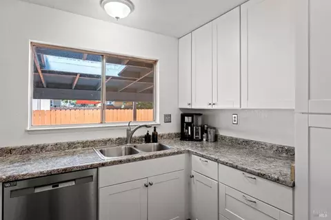 220 Bonnie Ln, Willits, CA 95490 photo 6