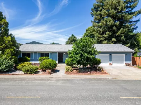 220 Bonnie Ln, Willits, CA 95490