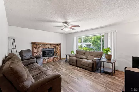 220 Bonnie Ln, Willits, CA 95490 photo 2