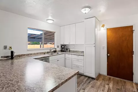 220 Bonnie Ln, Willits, CA 95490 photo 5