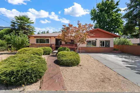1090 Cambridge St, Novato, CA 94947