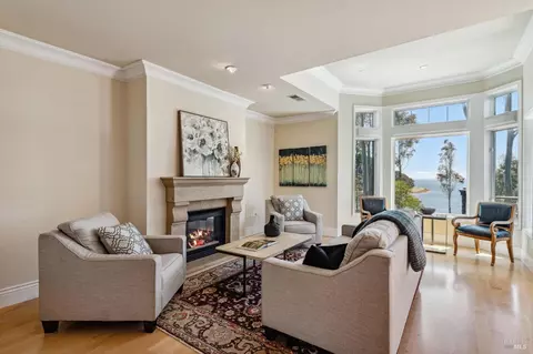 41 De Silva Island Dr, Mill Valley, CA 94941
