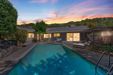 203 Oak Manor Dr, Fairfax, CA 94930