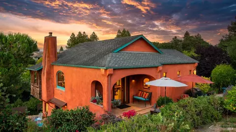 47 Berger Ln, Petaluma, CA 94952