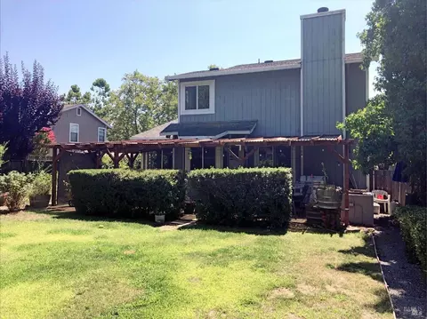 2441 Quail Hollow Dr, Santa Rosa, CA 95403