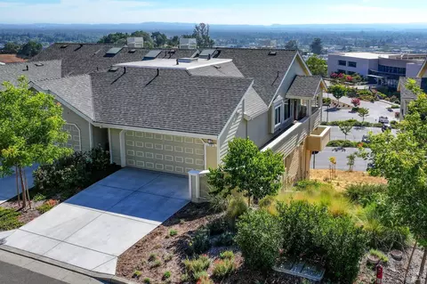 2051 Stonefield Ln, Santa Rosa, CA 95403