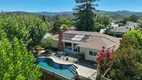 1450 Cambridge St, Novato, CA 94947
