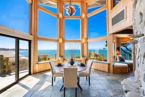 39010 Ocean Dr, Gualala, CA 95445