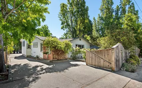 2623 Olsen Rd, Sebastopol, CA 95472