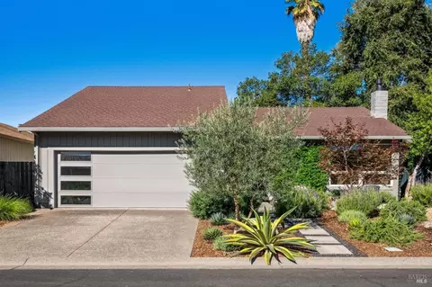 301 Orchard St, Healdsburg, CA 95448