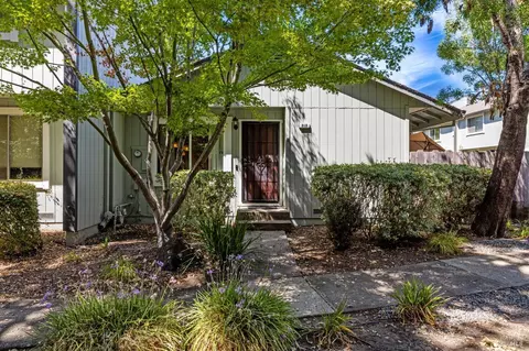 310 Harvest Ln, Santa Rosa, CA 95401