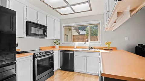 2802 Calaveras Dr, Fairfield, CA 94534 photo 8