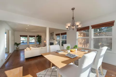 6127 Aaron Ct, Windsor, CA 95492 photo 5