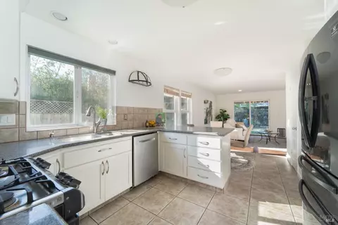 6127 Aaron Ct, Windsor, CA 95492 photo 10