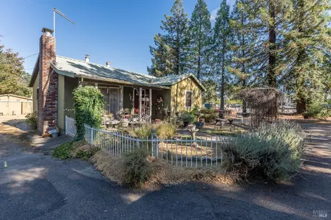 131 W Moore St, Ukiah, CA 95482